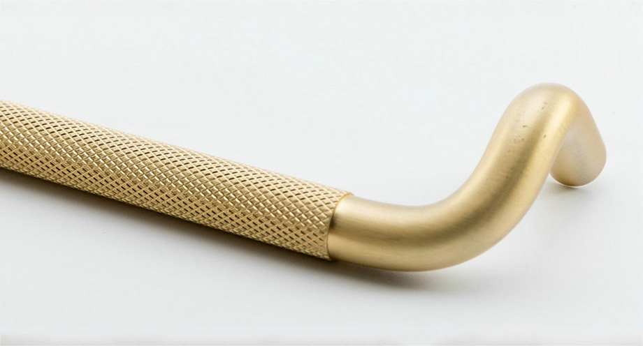 Brass Double bend knurled handle A048