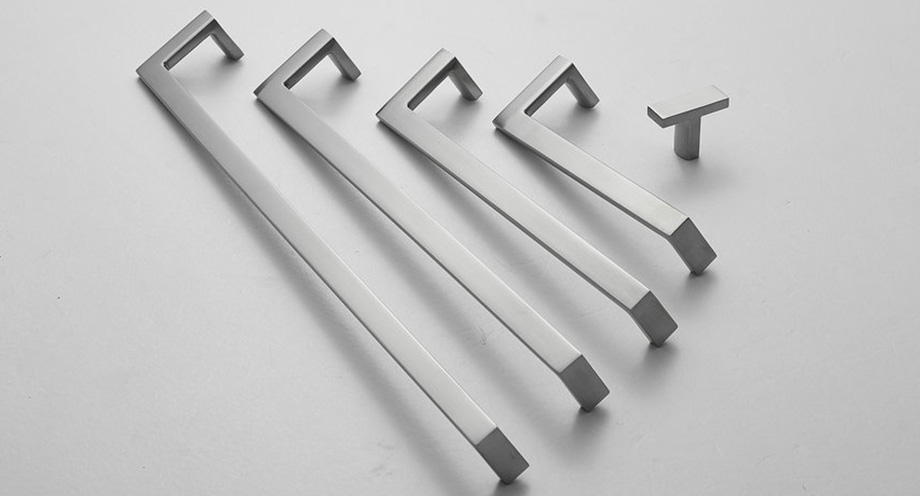 Solid Flat Arc L Handle